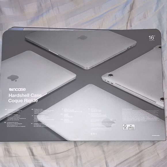 Incase 16 inch MacBook Pro clear case - Picture 7 of 7